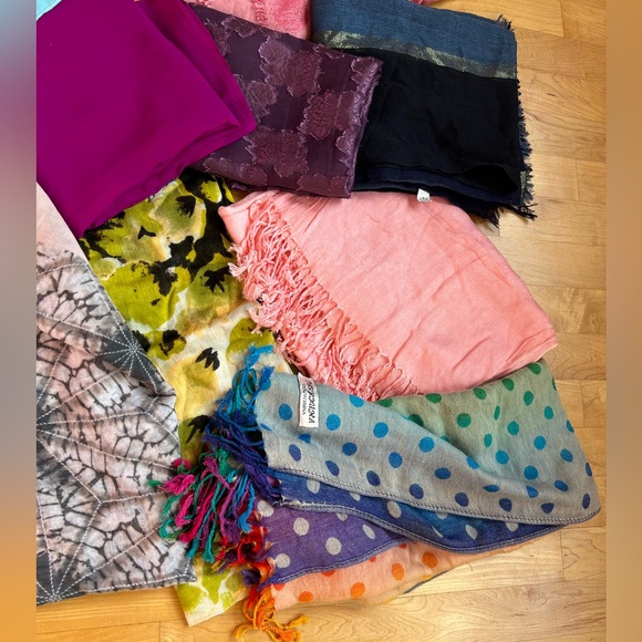 1️⃣3️⃣Lot of 13 Random Scarves-Varying Colors/Sizes/Brands/Materials/Conditions - Picture 5 of 17